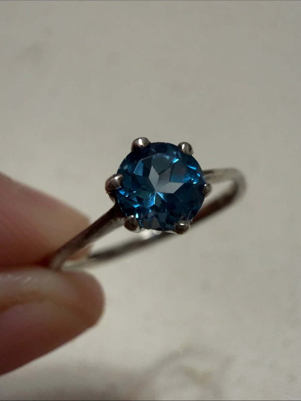 Stunning Sterling Silver 925 Blue Gem Solitaire Ring size 8.5